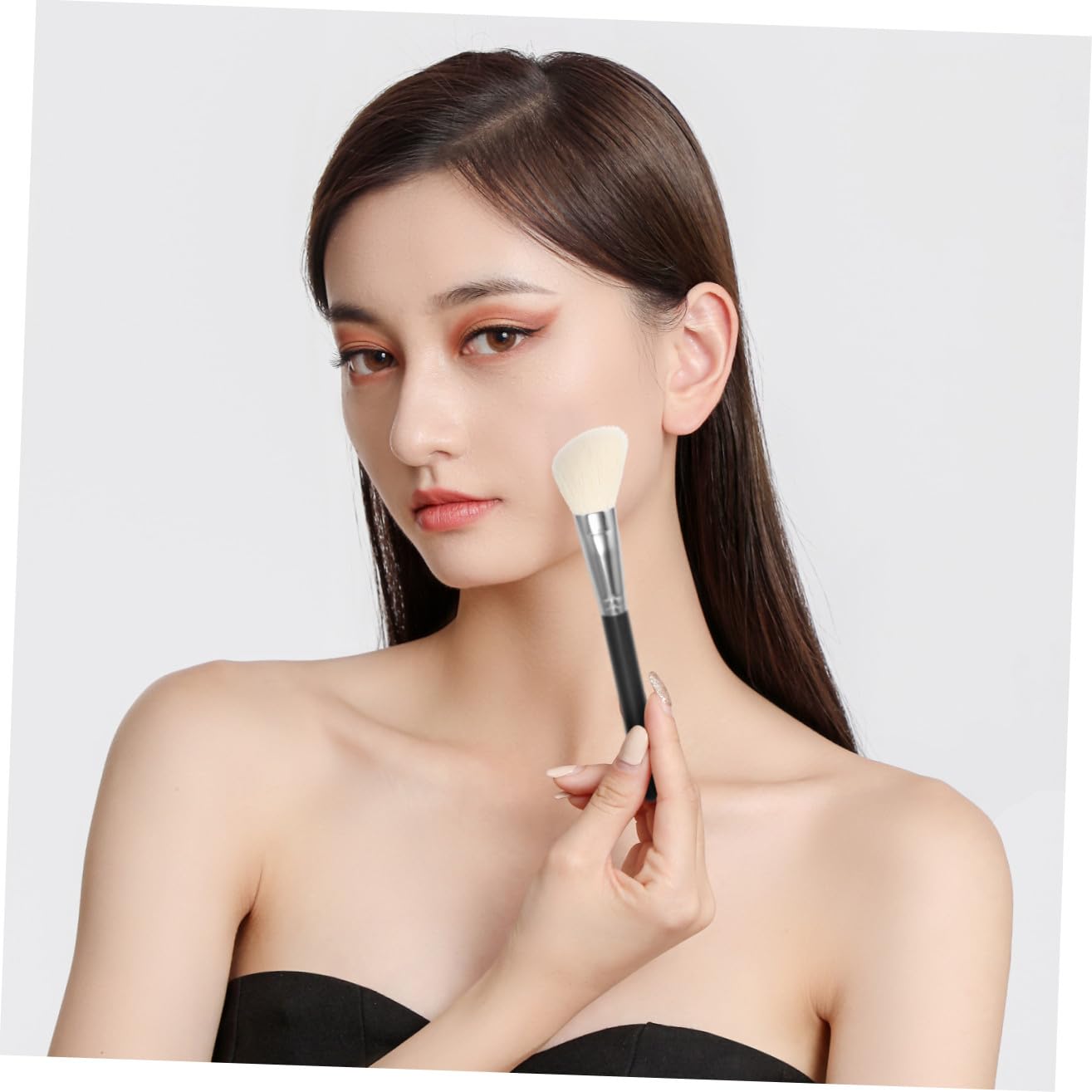 VALICLUD 1PC Cosmetic Brush for Concealer Blusher Nose Shadow Soft Bristles Makeup Tool for Home Versatile Beauty Brush for Application and Blending