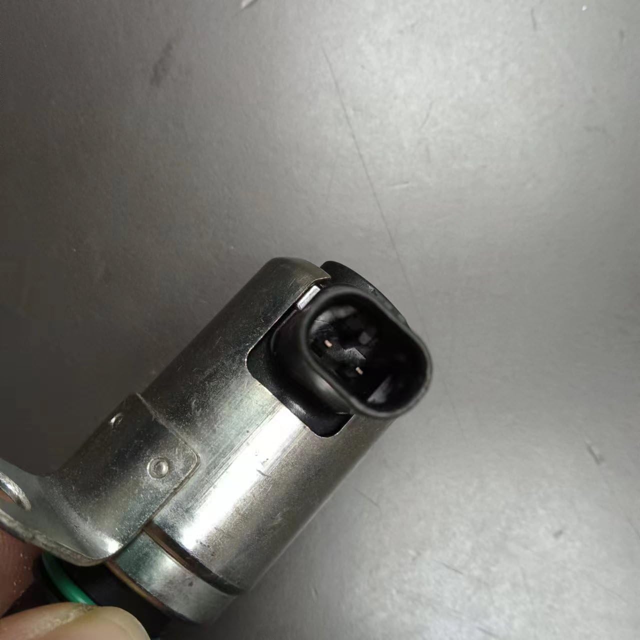 Camshaft solenoid valve bank 05047901AC 5047901AC