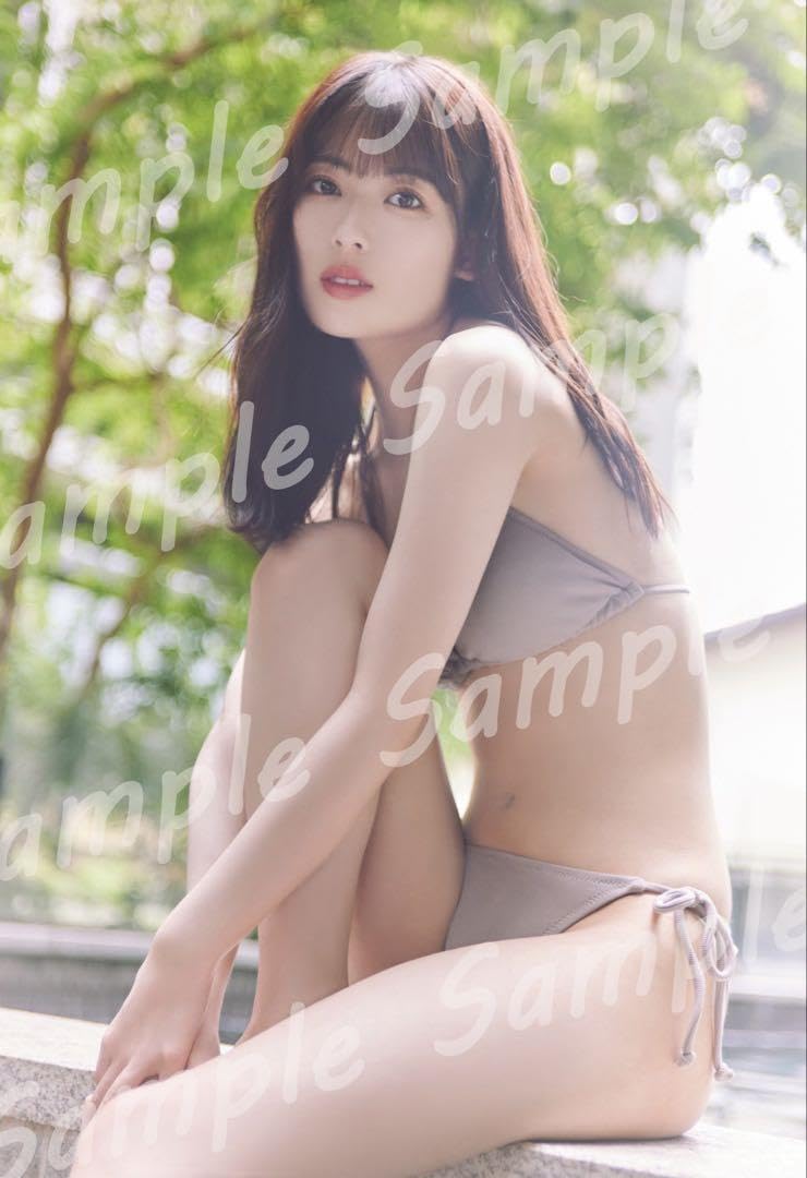 Amazon.co.jp: 乃木坂46 岩本蓮加写真集着用モデル 水着 いたずらな風  