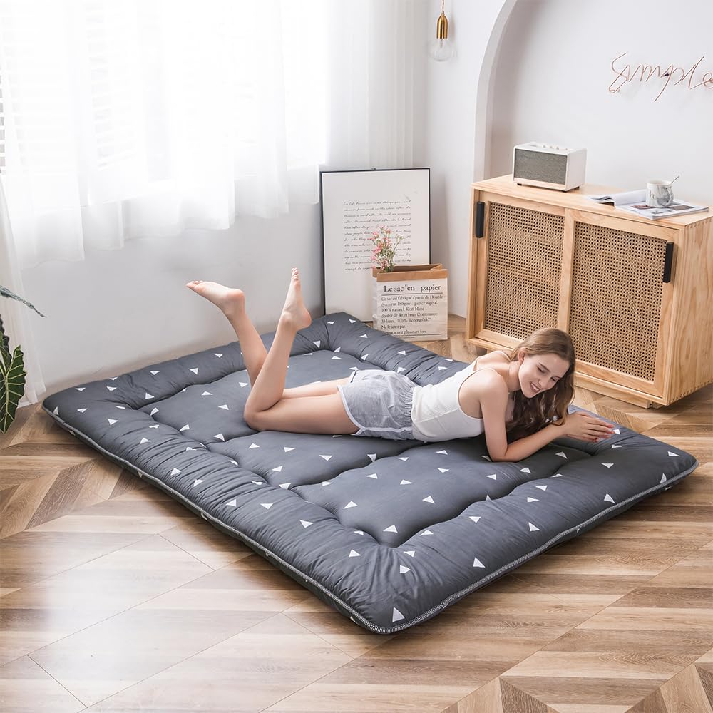 MAXYOYO Grey Triangle Japanese Floor Futon Mattress, Tatami Mat Portable Camping Mat Kids Sleeping Pad Foldable Roll Up Floor Lounger Pillow Bed Twin