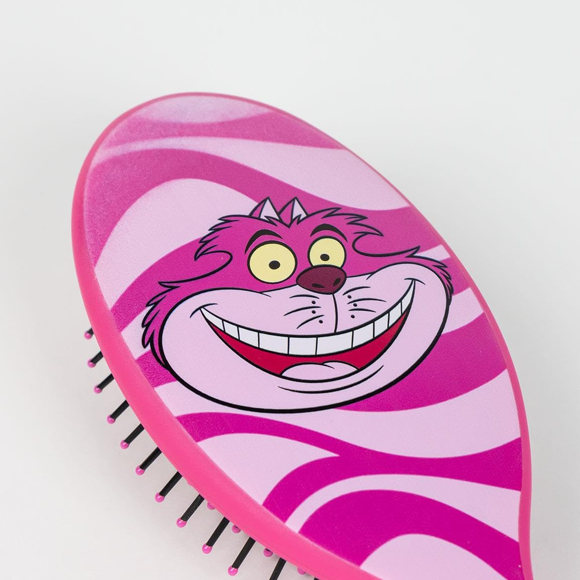 Disney Alice in Wonderland Beauty Gift Set for Girls, Toiletry Bag, Gentle Hair Brush & 2 Hair Scrunchies - Image 4