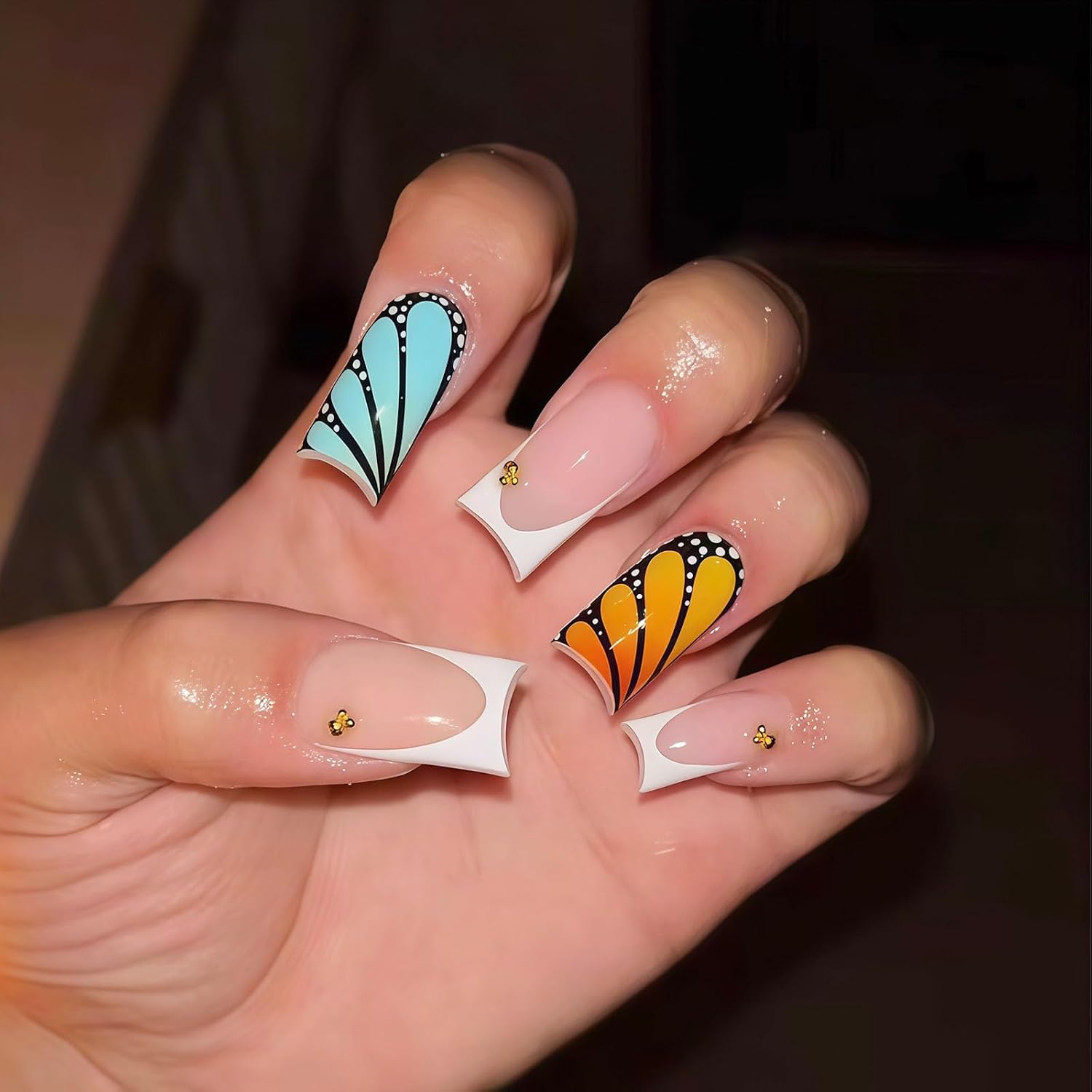 QQPPOLIU Medium Press on Nails - French Tip with Butterfly Design
