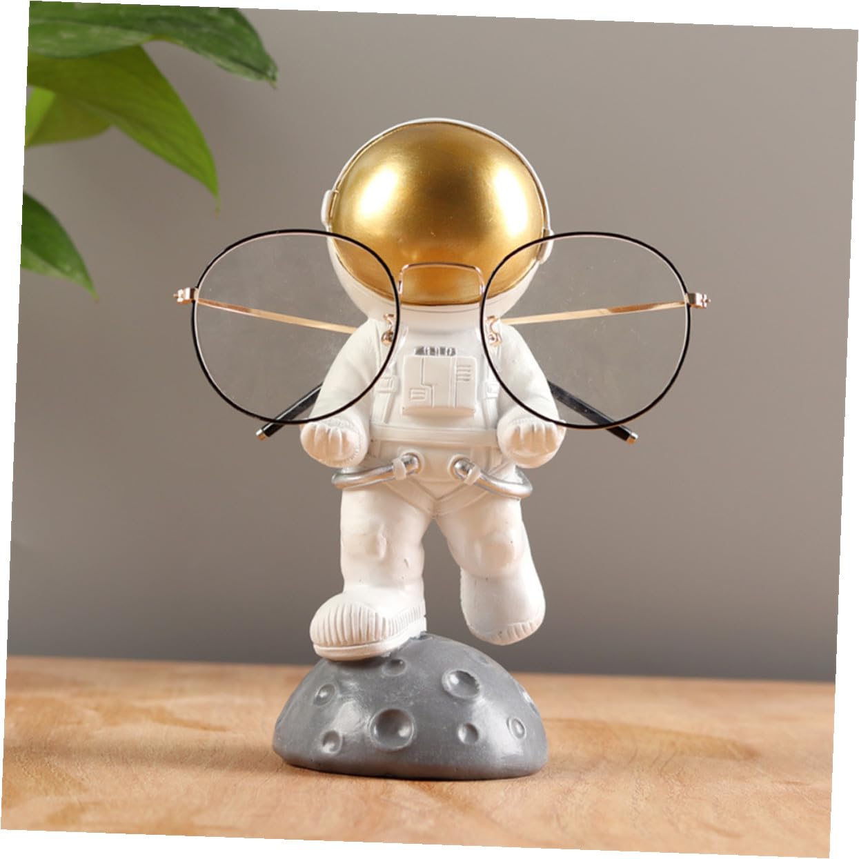 Didiseaon Astronaut Brillenhalter aus Naturharz Dekorativer Display Ständer für Sonnenbrillen und Lesebrillen Spaceman Design als Schreibtisch Deko und Organizer für Zuhause und Büro