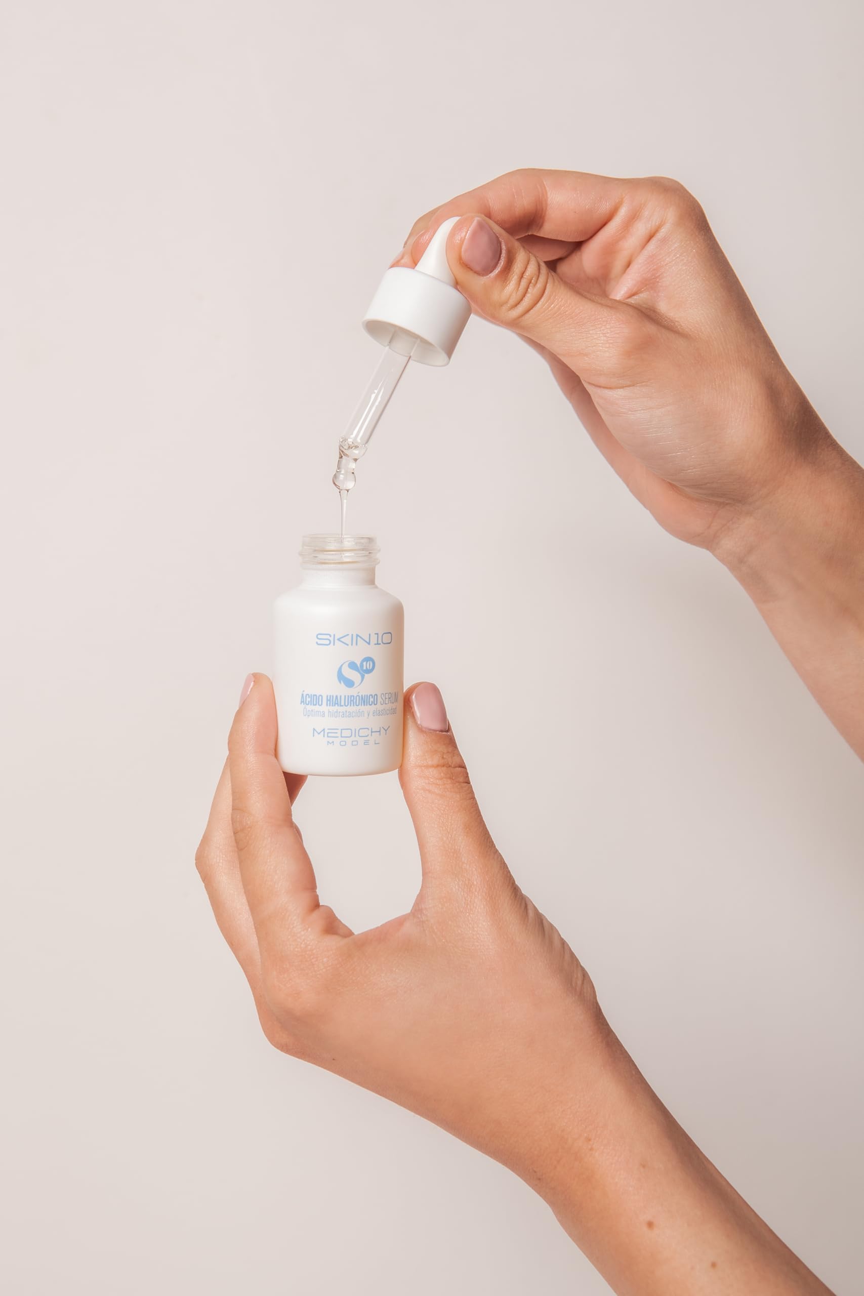 MEDICHY MODEL - Skin10 Hyaluronsäure-Serum – Intensive Feuchtigkeitsversorgung und Verjüngung – Anti-Aging-Formel für glatte und straffe Haut – 30 ml