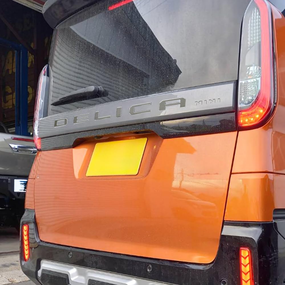 デリカミニ テールゲートガーニッシュ (グロスブラック)