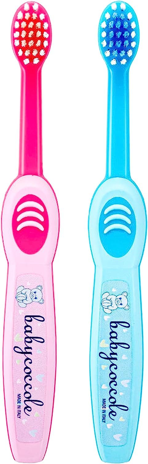 Babycoccole 1 SPAZZOLINO BABY per neonati e bambini 0-4 anni. Setole super morbide delicate su gengive e dentini. Delicato massaggio gengivale. Utile per lo sviluppo dei primi denti. Azzurro o Rosa