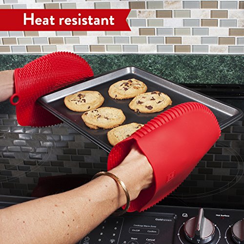 Premium Silicone Oven Mitts and Pot Holders. This 100% Silicone Pot Holder is Flexible, Durable, Easy to Clean. These Pot Holders for Kitchen are Healthier, Won\'t Grow Mold or Bacteria (Red, 1 Pair)
