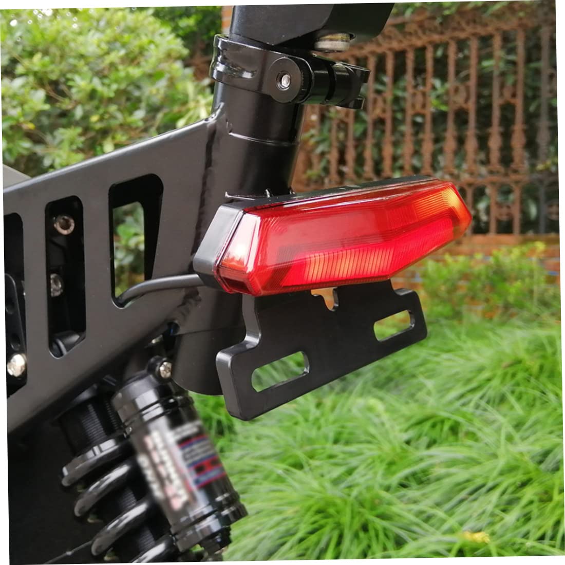 Faro per bici elettrica Fanale posteriore Gruppo luci per bicicletta elettrica Luce anteriore Corno posteriore Set nero