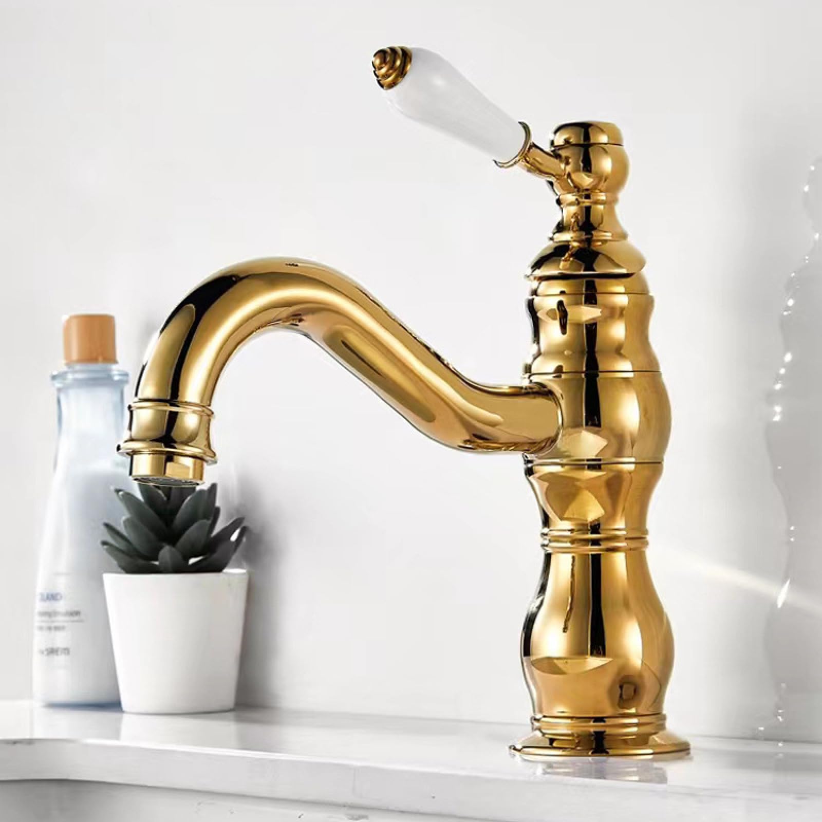 La maniglia in ceramica interamente in rame per rubinetti dell'acqua calda e fredda è dorata