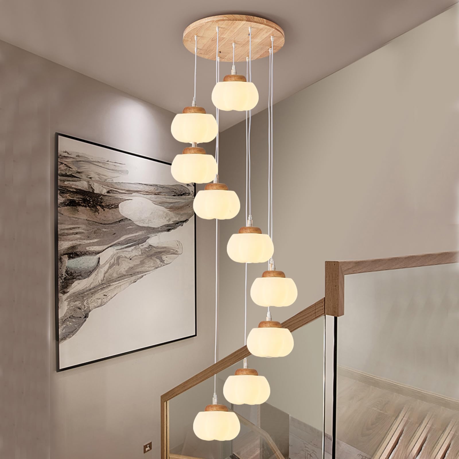 Lampe d'escalier minimaliste moderne pour illuminer un salon cathédrale