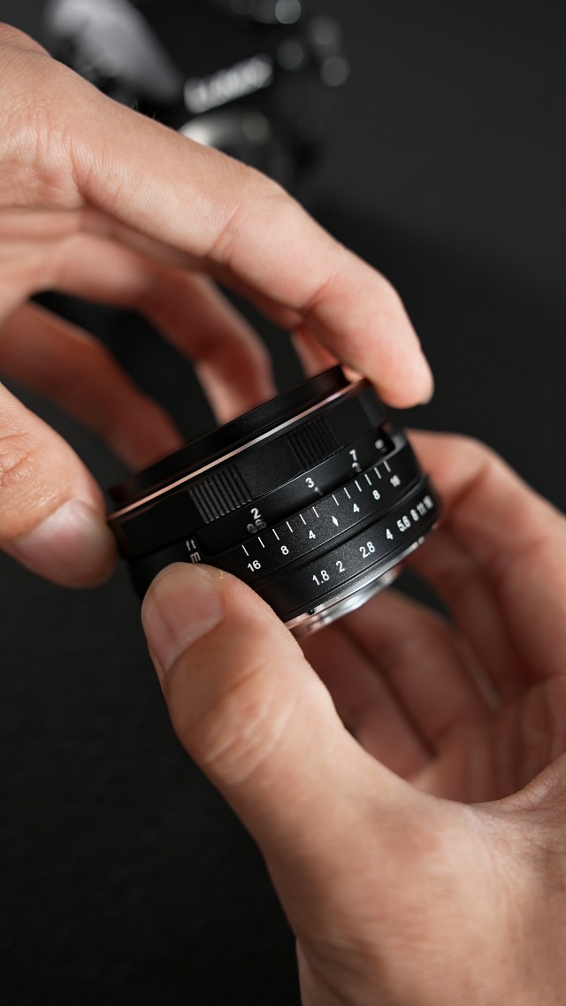 Watch Meike 25mm f1.8 MF APS-C MFT Mount lens on Amazon Live
