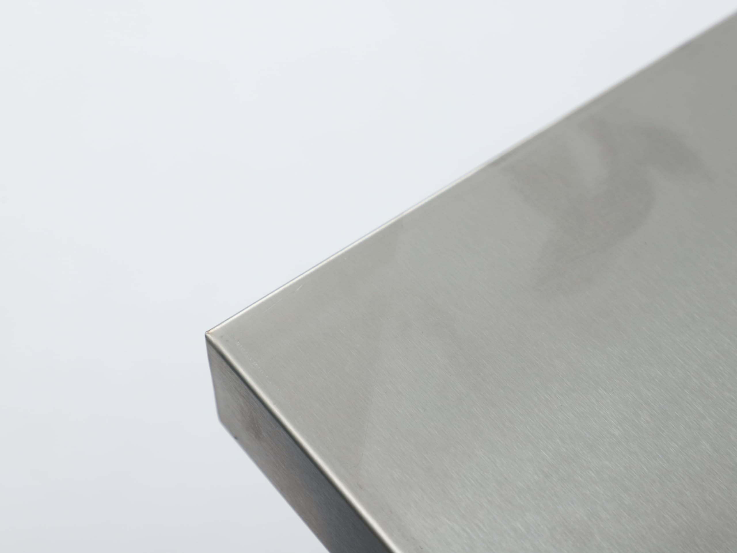Tavolo da lavoro in acciaio inox 2 ripiani in acciaio inox 201 con 4 ruote, 2 freni, piastre di supporto triangolari rinforzate, gambe tubolari rotonde, superficie lucida, antigraffio, inossidabile