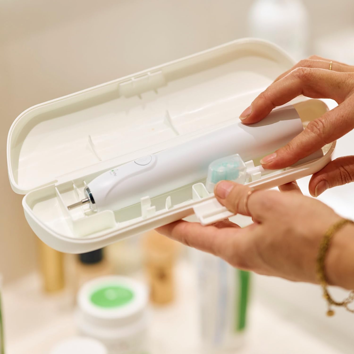 ApaCare Sonic Change Zahnpflege-Set - Schallzahnbürste mit wechselbarem Akku, Reiseetui, Zahncreme & Interdentalbürsten - professionelle Mundpflege für zu Hause & unterwegs