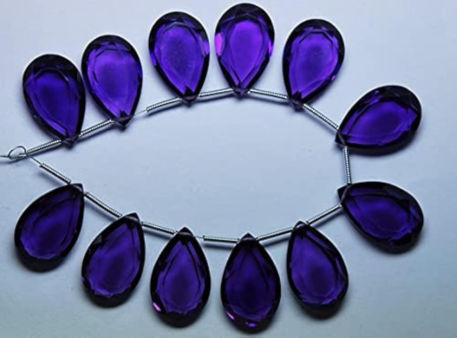 Améthyste violette véritable en briolettes, la pierre de sérénité