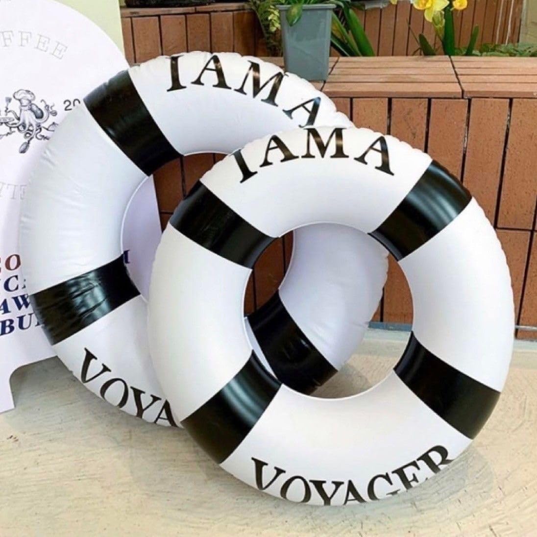 Amazon.co.jp: 浮き輪 白黒 ストライプ プール 海 夏 インスタ 90cm