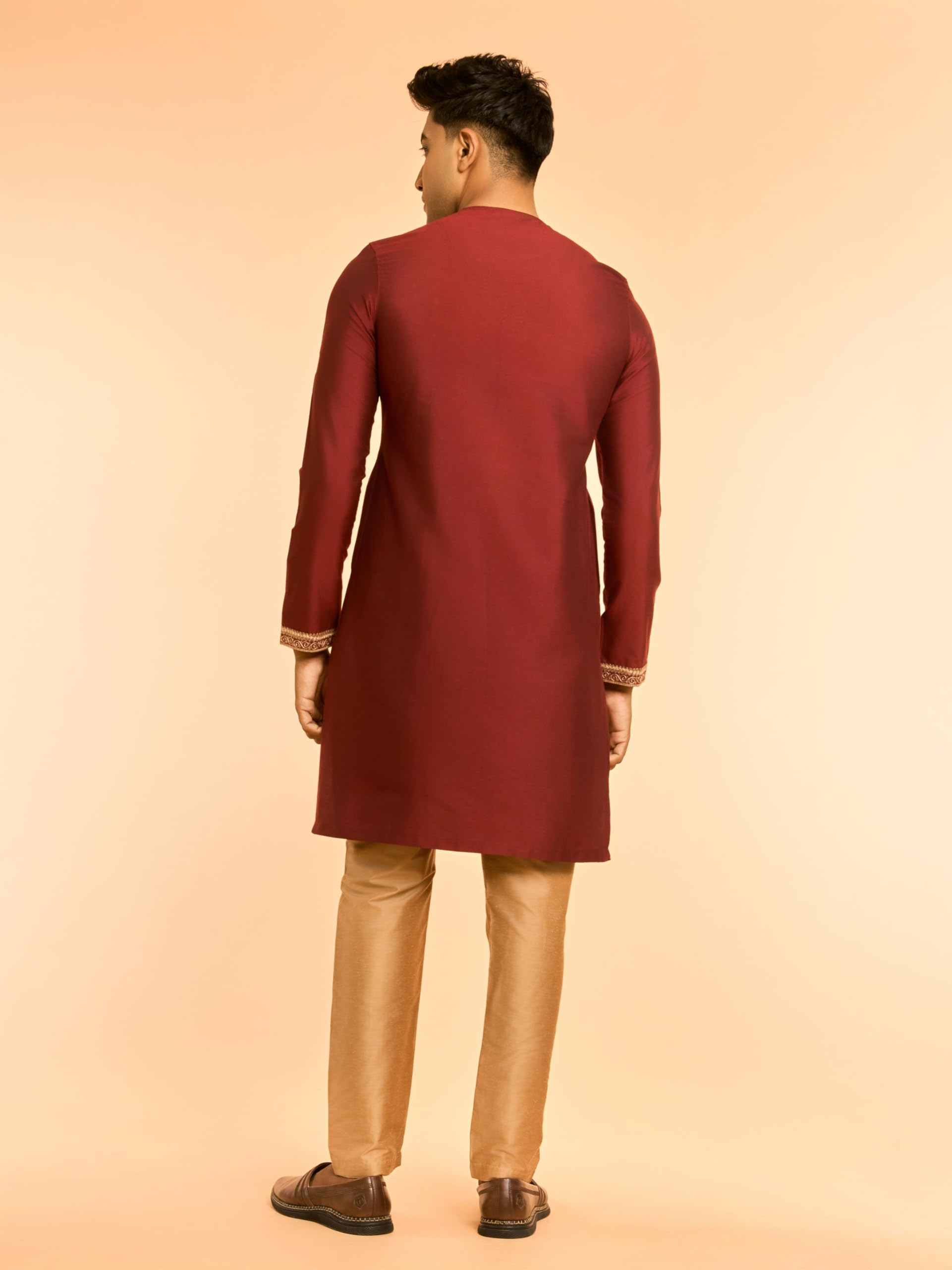 DIWAS BY MANYAVAR Męska haftowana mieszanka wiskozy Kurta w stylu bengalskim (1 sztuka)