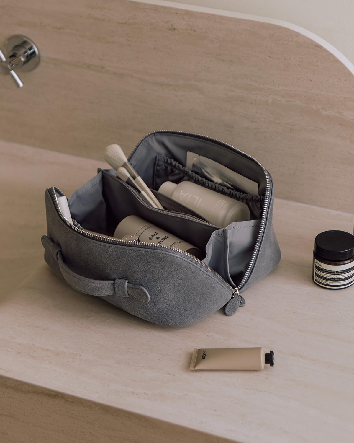 EACHY Travel Makeup Bag, Large Capacity Cosmetic Bag for Women, Waterproof PU Leather, Flat Open Portable Toiletry Bag for Skincare, Brushes & Travel Essentials - Image 5