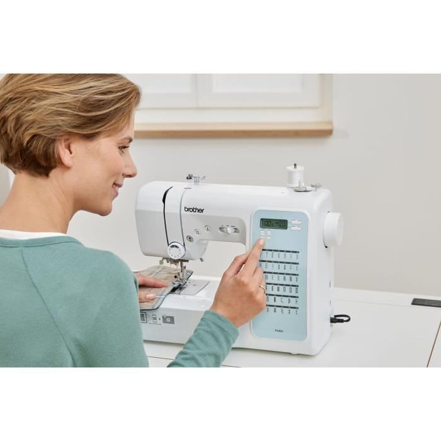 BROTHER FS40s Macchina da cucire elettronica -40 punti-Sistema di infilatura dell'ago-Display LCD-Tasti di selezione-Braccio libero