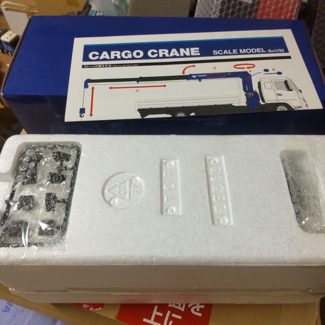 TADANO CARGO CRANE スケールモデル S n 92 TADANO CARGO CRANE
