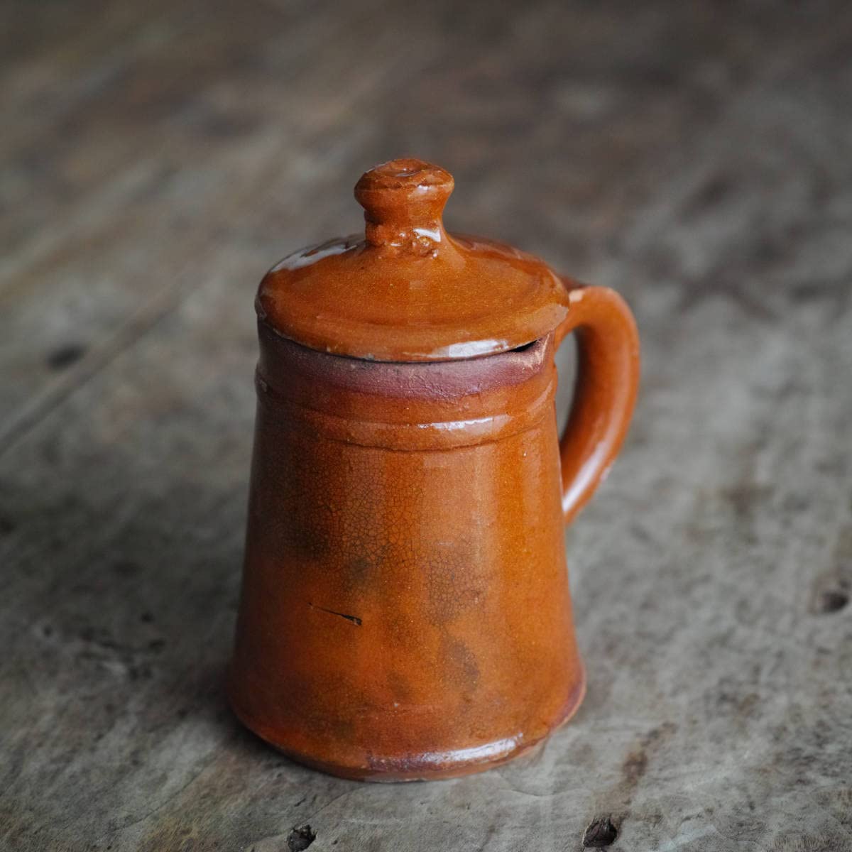 陶器製装飾的飲料容器　アンティークの為飲料用は、不向き 置物、花入れ などに Amazon.co.jp: 19世紀 フランス 茶釉 蓋付ピッチャー