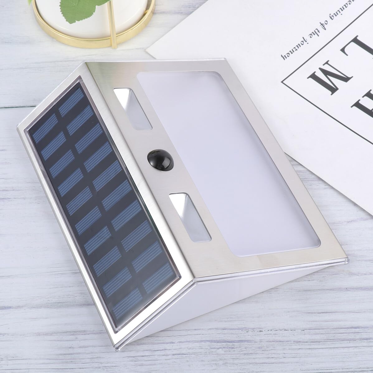 Lampada Solare da Esterno con Numero Civico LED Rilevatore di Movimento Luce Parete Ricaricabile Ecologica per Giardino Cortile Include Adesivi Numeri e Lettere