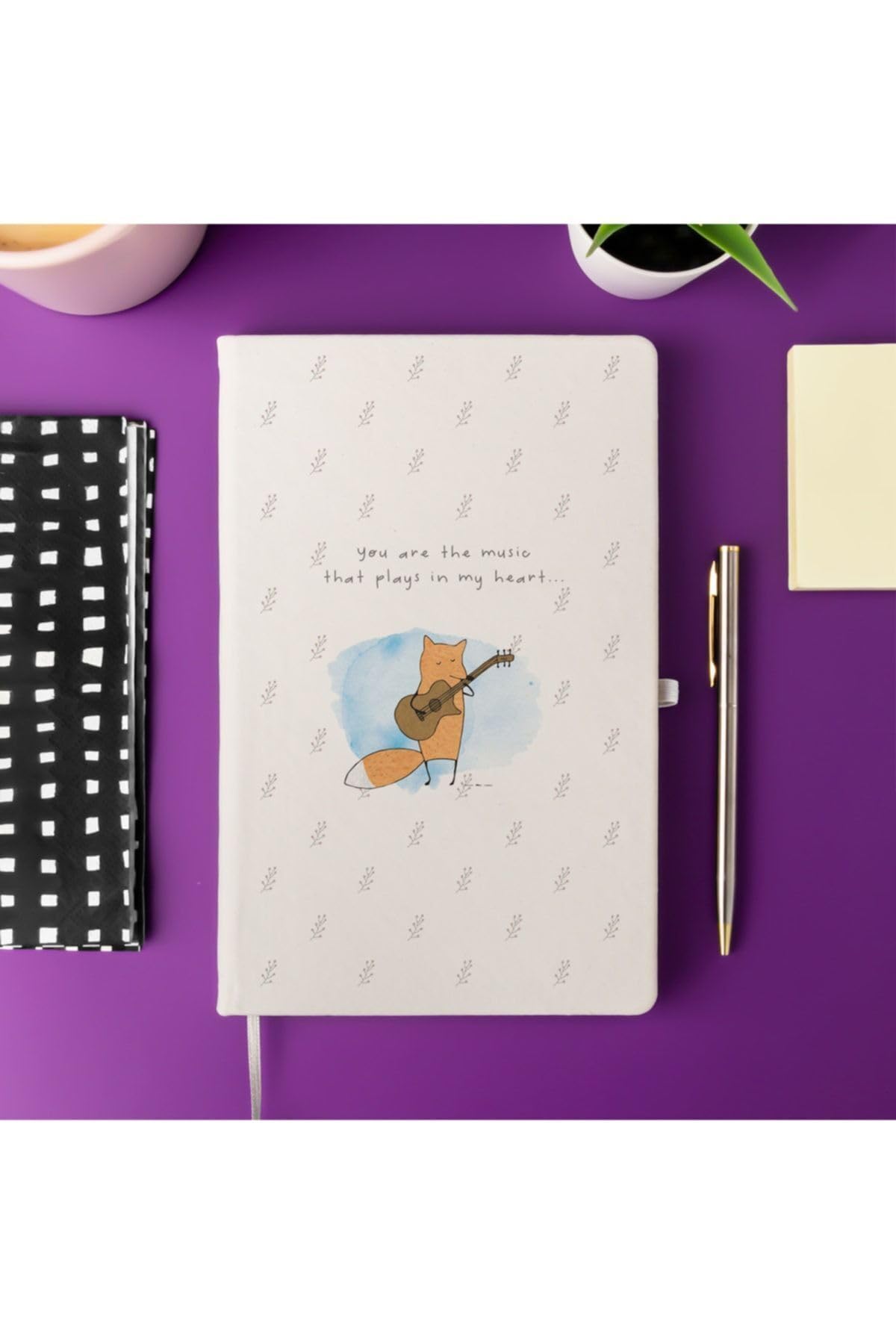 Hediyesepeti Sen Kalbimde Çalan Müziksin Mottolu Minimal Tasarımlı Çizgili Not Defteri 13 Cm X 21 Cm 100 Yaprak