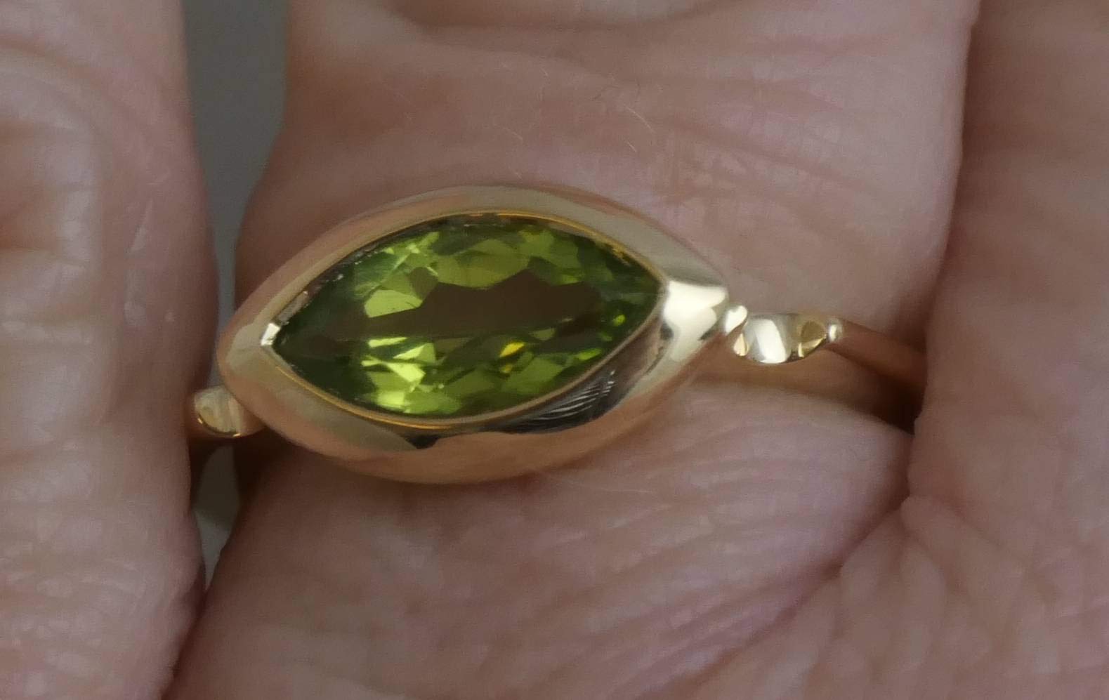 Anello Marquise Peridot in argento sterling placcato oro