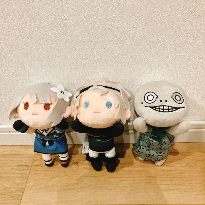 ニーアレプリカント 寝そべりぬいぐるみ 3種 Amazon.co.jp: ニーア レプリカント 寝そべり モアプラス ぬいぐるみ