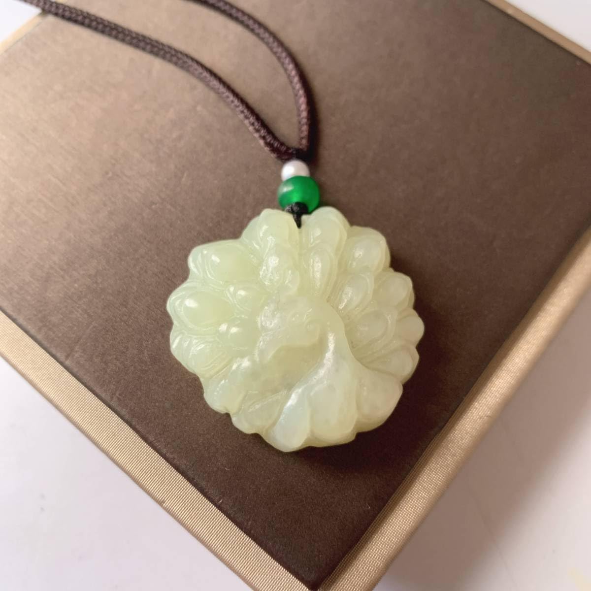 翡翠和田玉黄玉彫刻ペンダントネックレストップ根付け