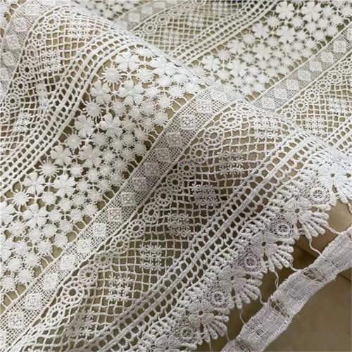 Tissu dentelle coton blanc rayures noires pour robe d'été