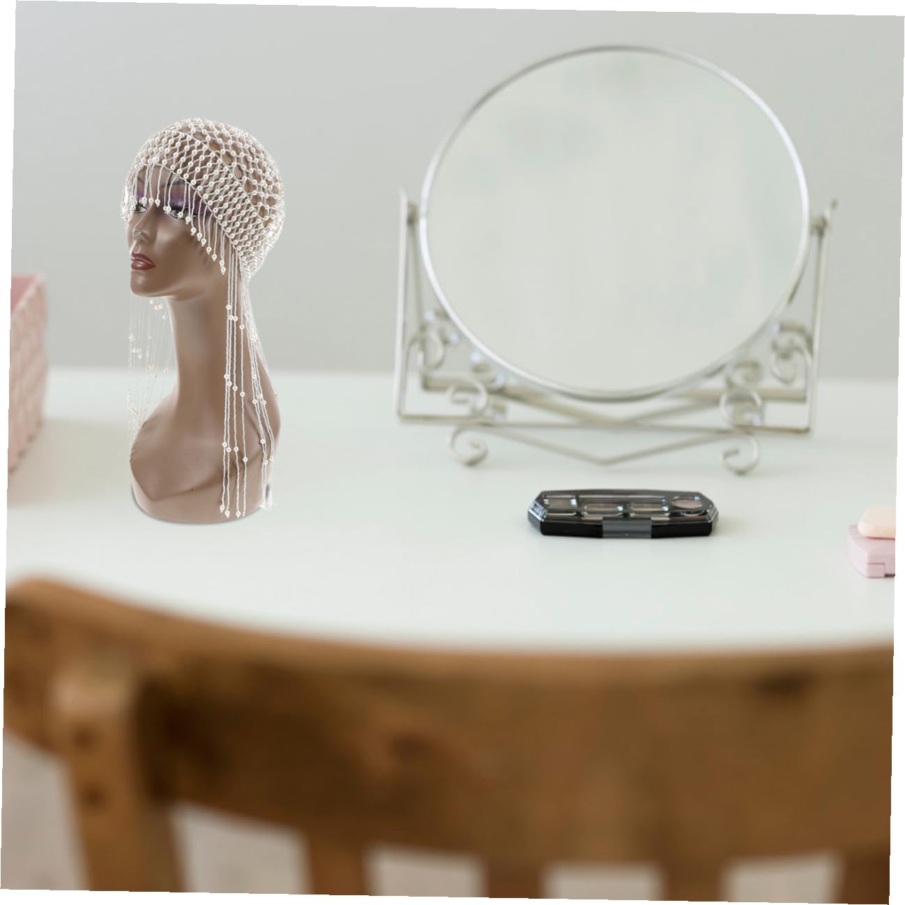 Beaupretty Weißer Perlenquastenhut aus Kunststoff für Hochzeit und Fest | Brautkopfschmuck, Kombiniert mit Kleid und Make Up, Klassischer Stil für Damen