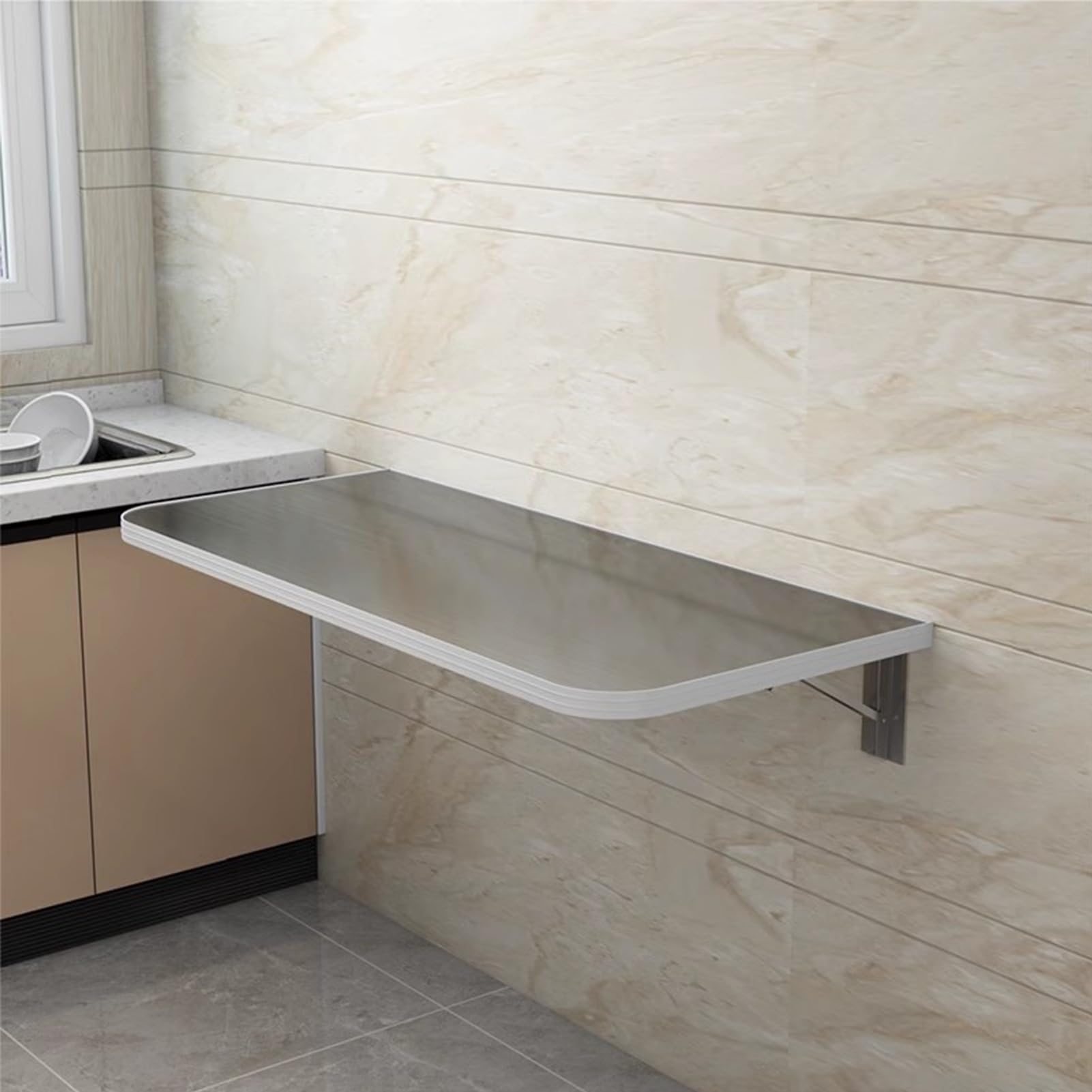 Table d'ordinateur portable pliante murale contre le manque de place dans la chambre