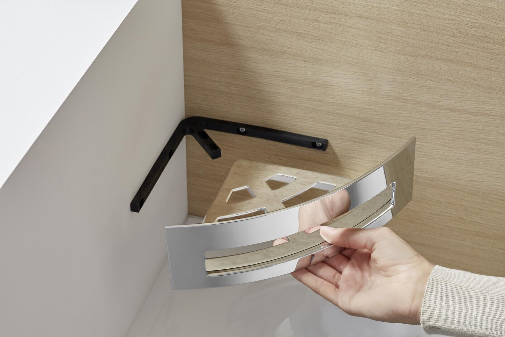 Emco SYSTEM2 Eckschwammkorb zum Schrauben, Korb separat abnehmbar, hochwertige Duschablage aus Metall, Duschkorb für Badutensilien, chromfarben, Eckwandkorb, Silber - chrom