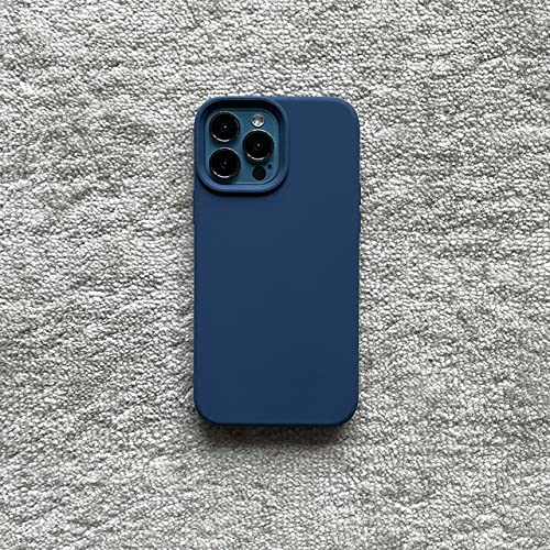 Coque silicone iPhone 13 protégeant l'objectif des rayures