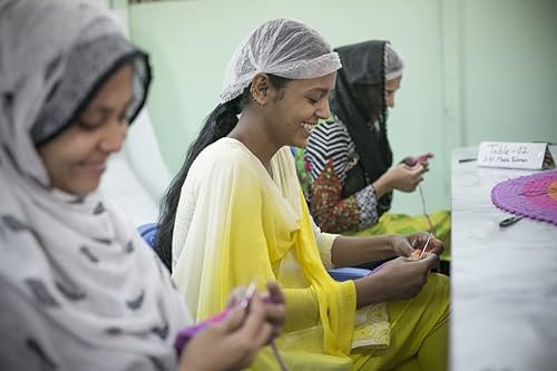 Miniatura 3 de Pebble | Sonajero rojo hecho a mano | Crochet | Comercio Justo | Simulación | Juego imaginativo | Bosques | Sonajero | Lavable a máquina