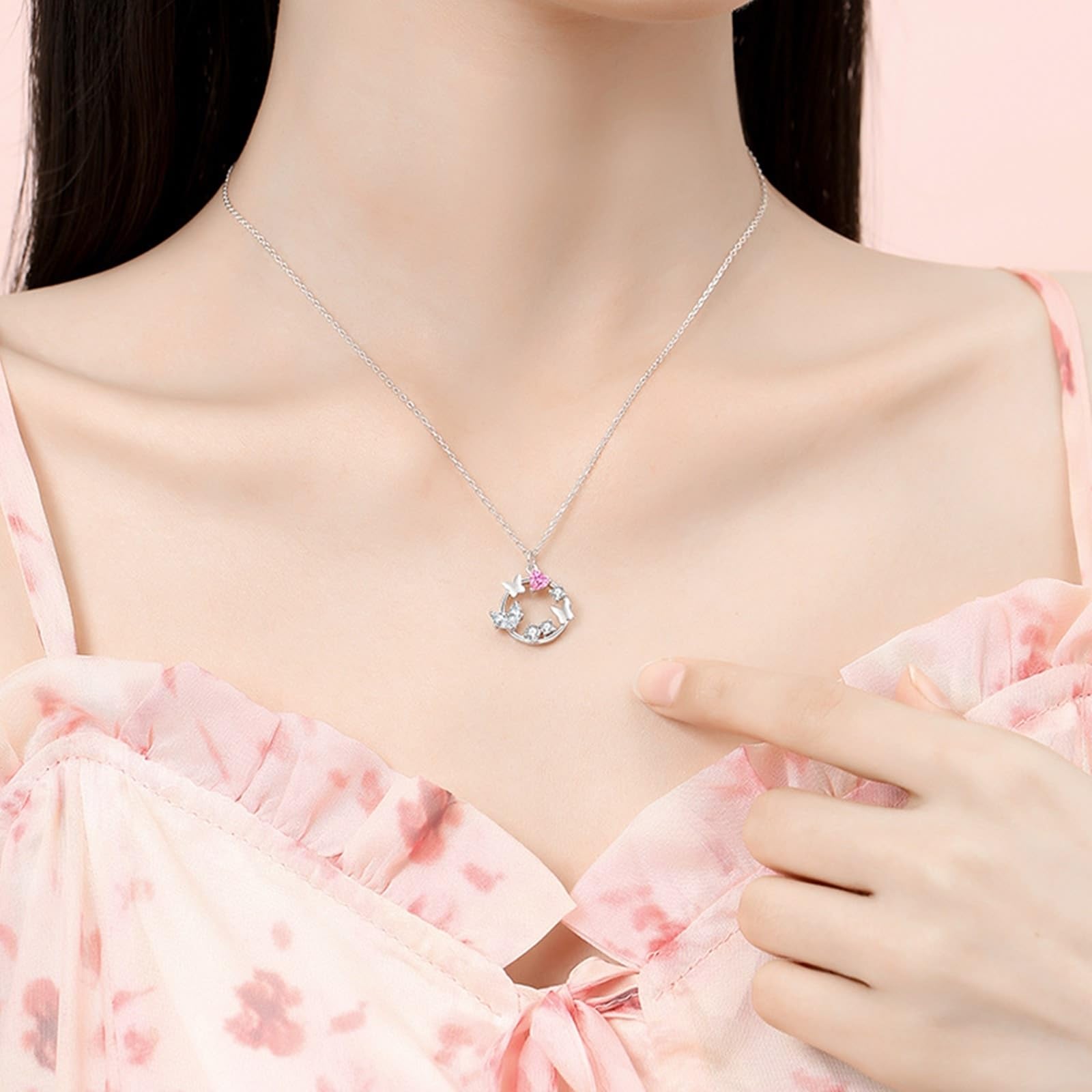 Collana in oro bianco Au375 Lab con zaffiro, ciondolo a forma di farfalla, 45 cm