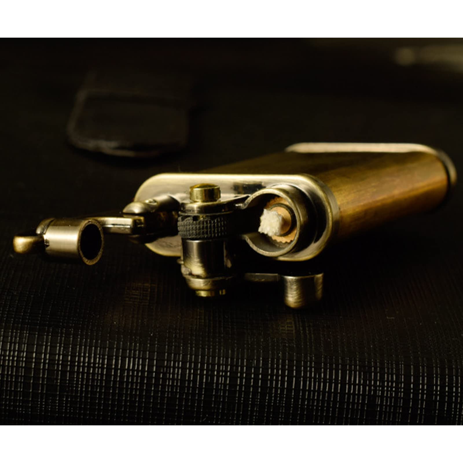 Vintage Kérosène Briquet Rétro Bronze Coupe-Vent Rechargeable Briquet Presse Allumage Bleu Doux Flamme Butane Gaz Briquet Gonflé Gadget Hommes Cadeau