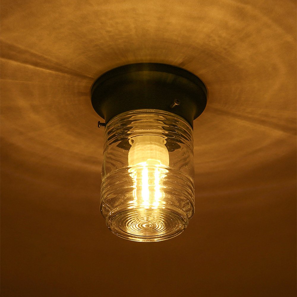 Lampe de plafond rétro en verre pour illuminer votre escalier