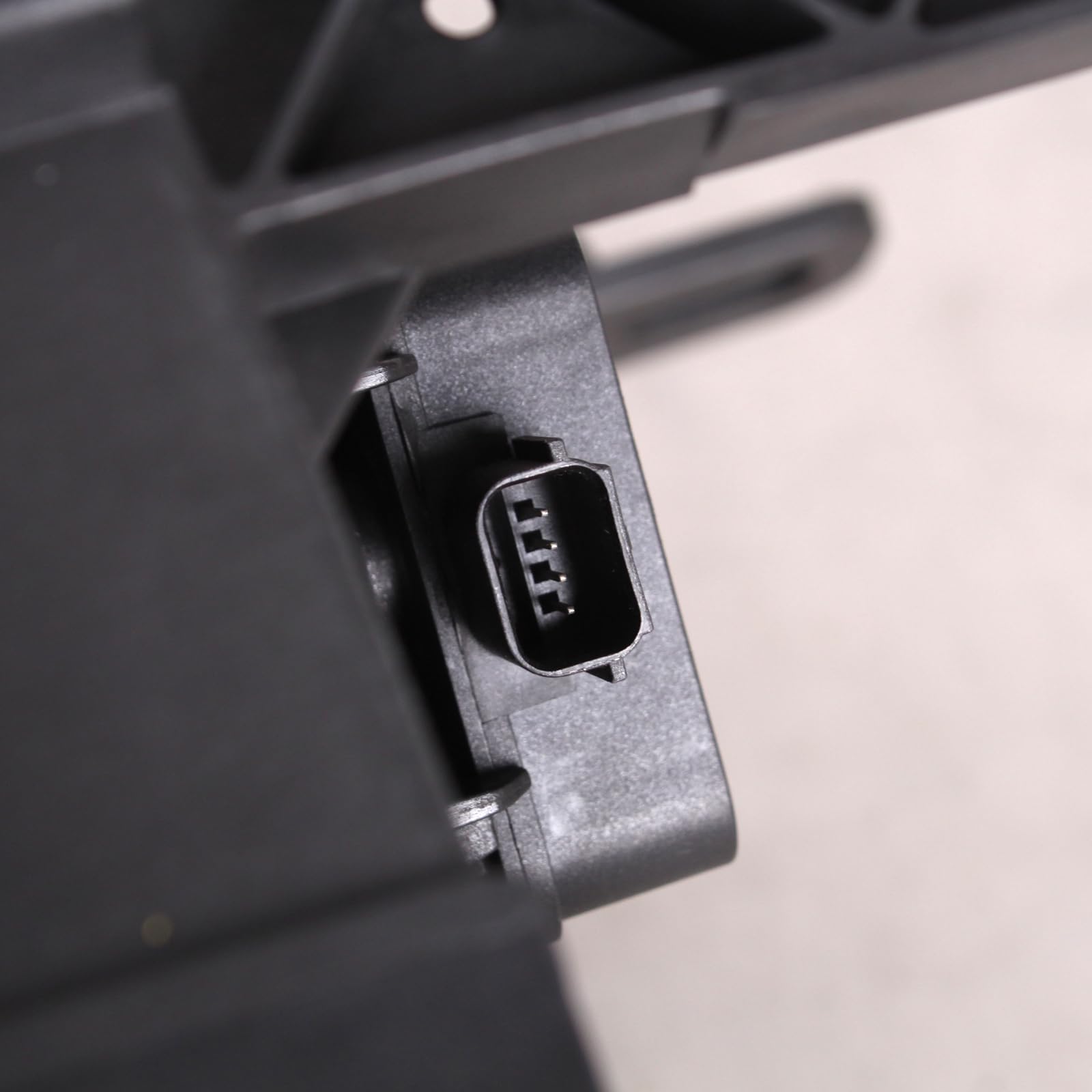 Amazon.com: Lower Active Grille Shutter w/Motor For 2018-2021 Ford Amazon.com: Lower Active Grille Shutter w/Motor For 2018-2021 Ford