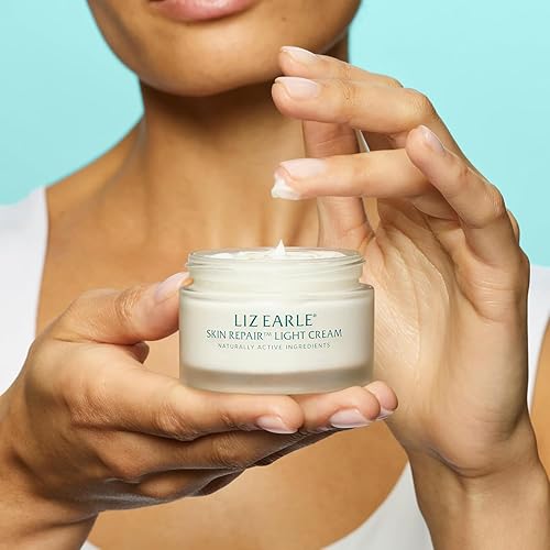 Miniatura 8 de Liz Earle Skin Repair Light Face Cream - Hidratante facial que aumenta la hidratación con una textura sedosa y ligera, equilibra e hidrata la piel