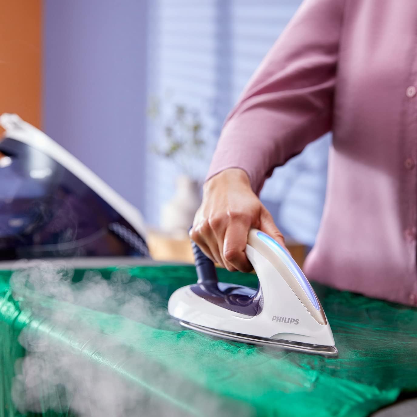 Philips PerfectCare Elite Dampfbügelstation, Max. 7,5 Bar Druck, Dampfstoß von bis zu 520 g, 1,8-Liter-Wasserbehälter, Abnehmbarer Wasserbehälter (GC9635/20)