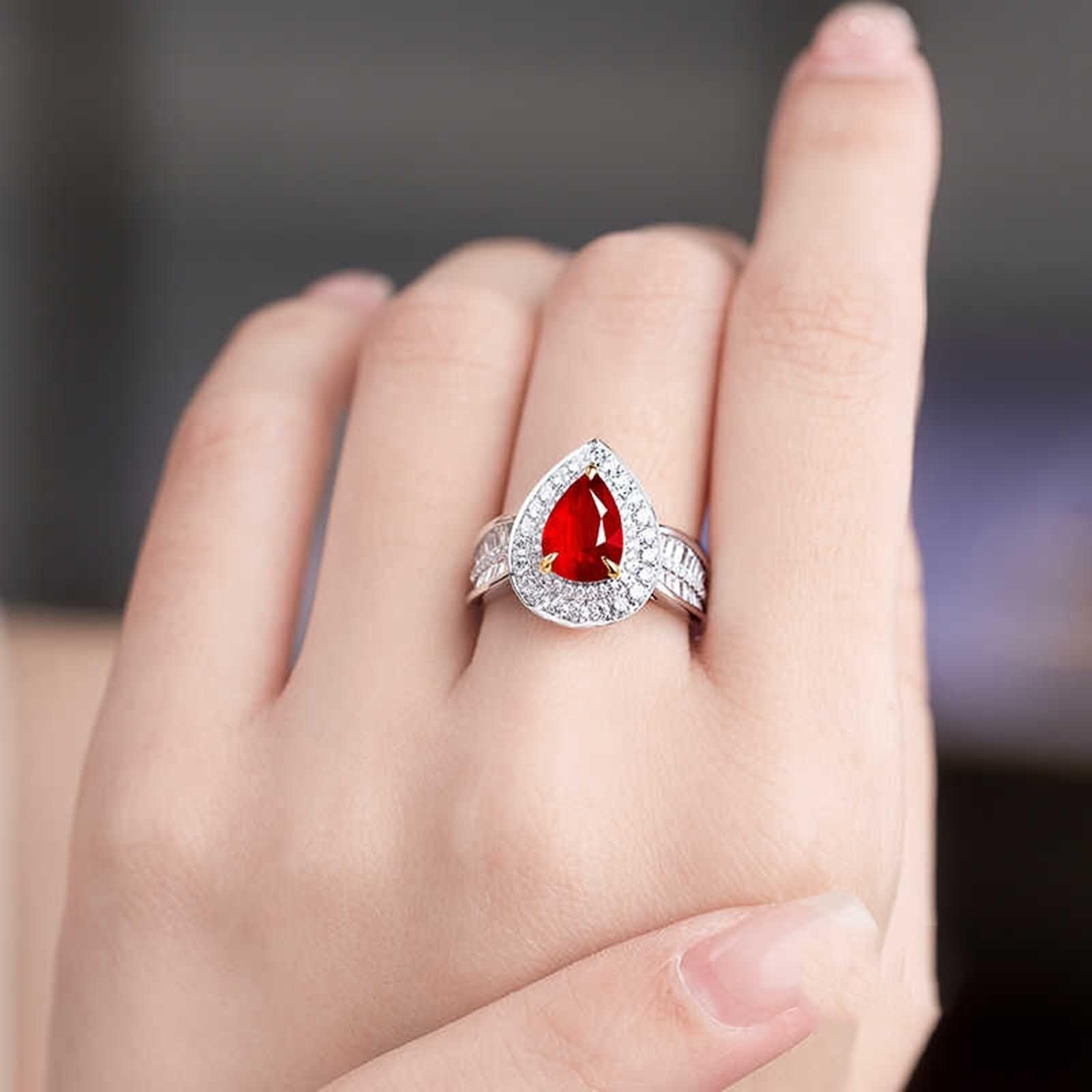 Pierścionek damski, obrączka ślubna, 3 pazury, krople wody, 2,14 ct, syntetyczny rubin, moissanit białe złoto