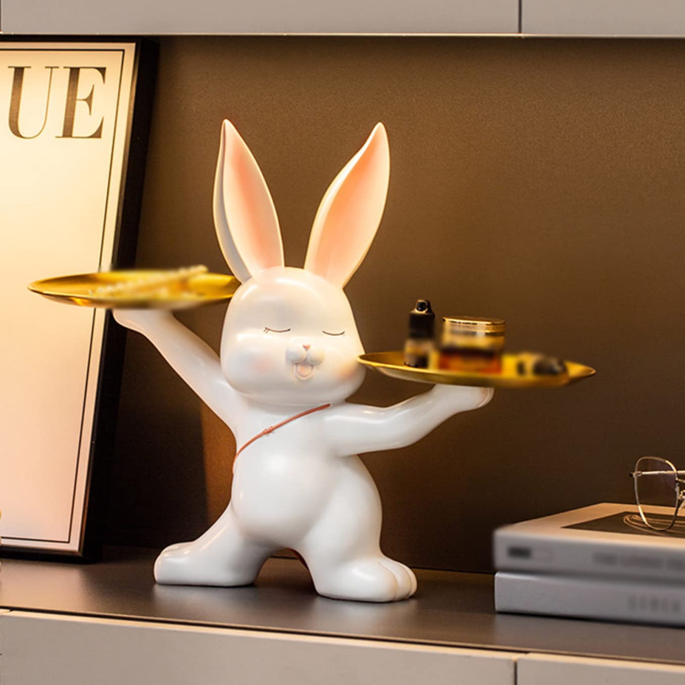 Amazon.co.jp: 皿を捧げるうさぎ 置物アニマルオブジェ キー収納