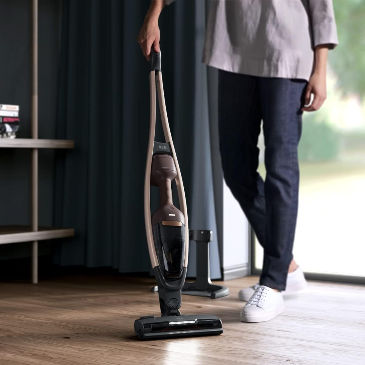 AEG Clean 6000 AS62A252XN Cordless Vacuum Cleaner / Bagless / Quiet / Handheld Vacuum Cleaner Battery / 55 min Running Time / Hard Floor / 2-in-1 / Pet Hair / Dog / Cat / Carpet / Car / Brown