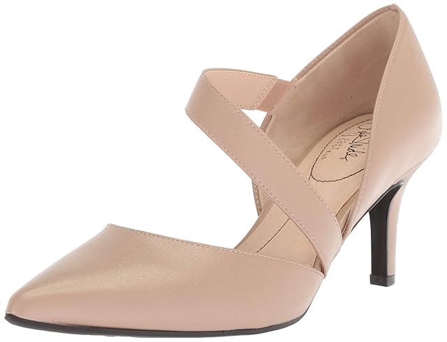 LifeStride Women's Suki Pump in black, pointed toe classic pump profile