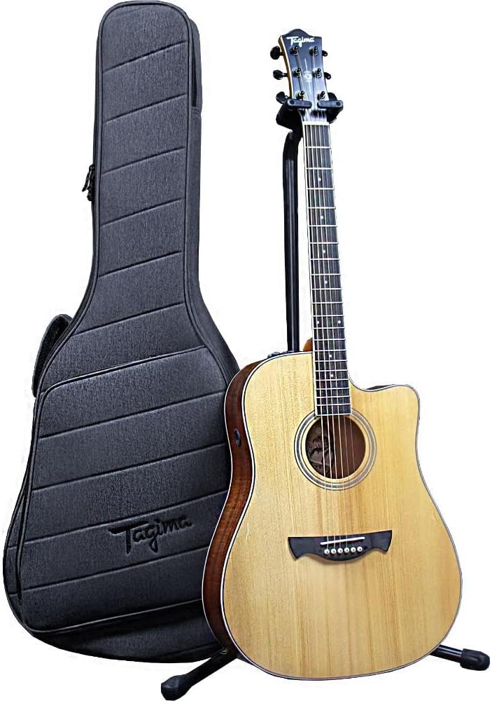 Violão folk com tampo de madeira clara, corpo e laterais em sapele escuro com detalhes naturais. Inclui capa gig bag preta acolchoada com logo Tagima