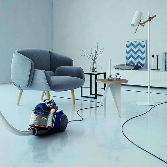 Electrolux EUFC81DB UltraFlex Torbasız Elektrikli Süpürge | 12 m Erişim Mesafesi, Kolay Boşaltılabilir Toz Haznesi, Motion Control Sistemi, Yıkanabilir Hijyen Filtresi | Turbo Cyclonic Technology
