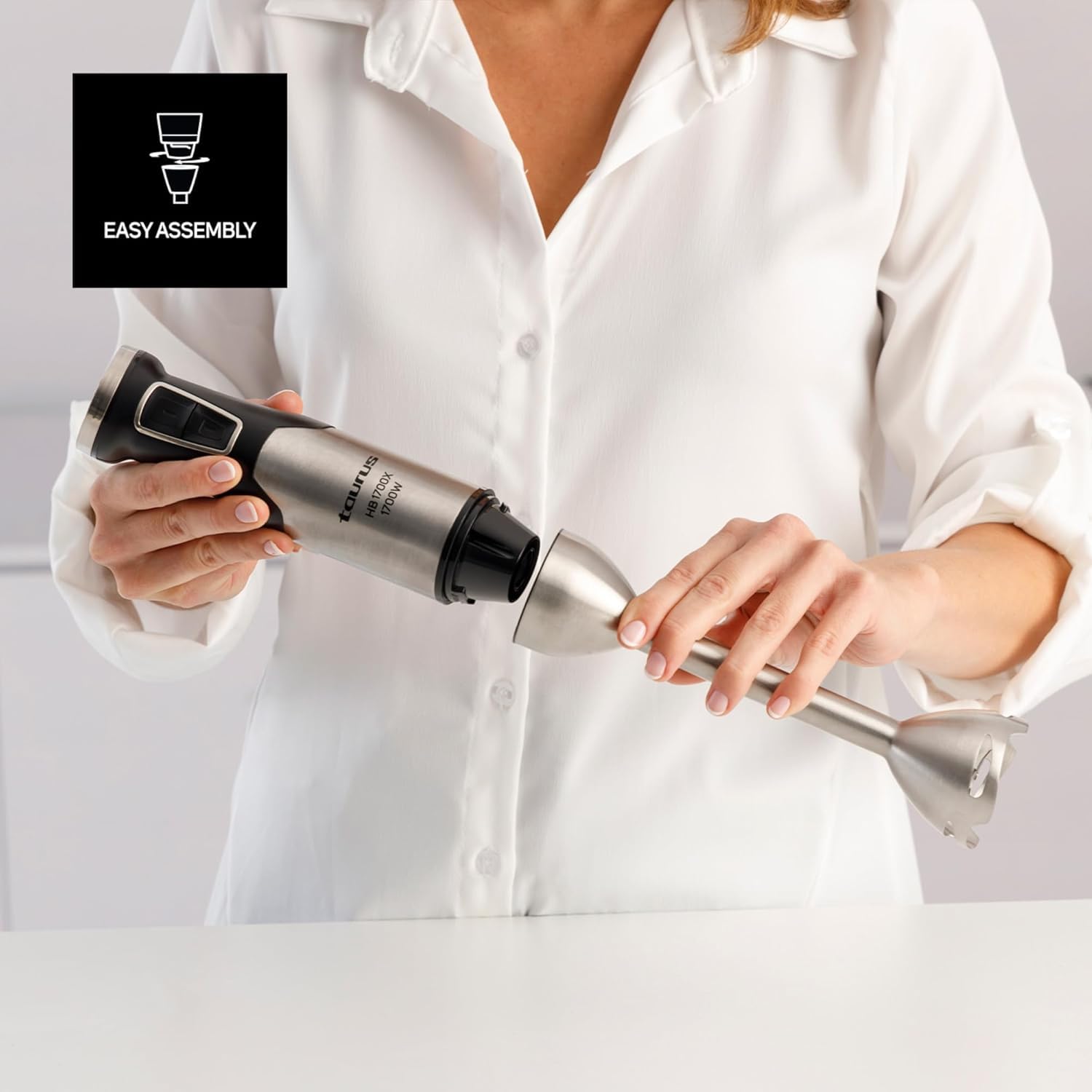 Taurus - Batidora de Mano HB1700X | 1700W de Potencia | 4 filos de Acero Inoxidable | Regulador de Velocidad | Incluye Vaso medidor de 1L | Ergonomica