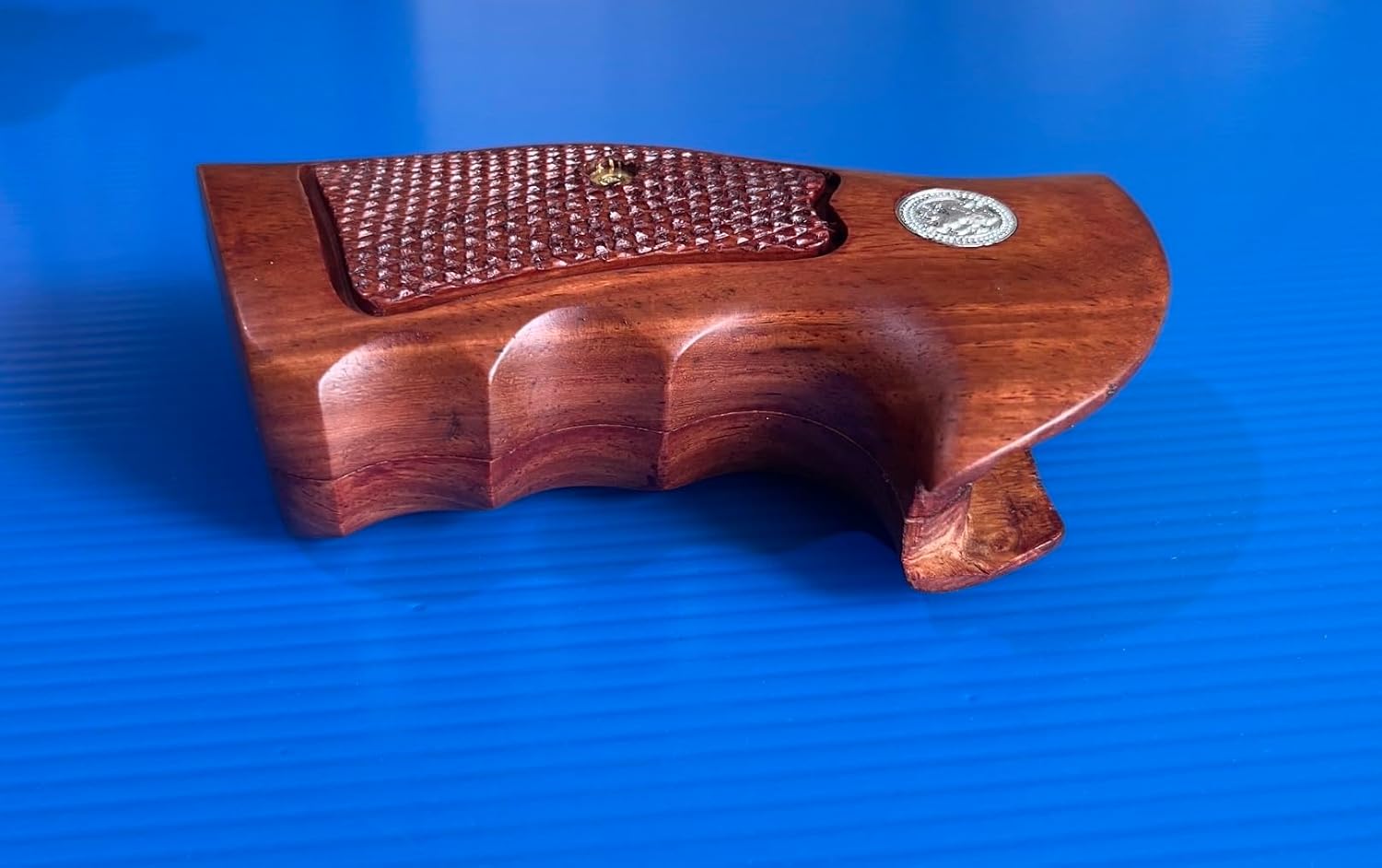 Hardwood Handgun Grips Compatible with Smith and Wesson K/L Frame Round Butt Revolvers Finger Groove Checkered Design Deluxe Classic Handmade Craft Handcraft