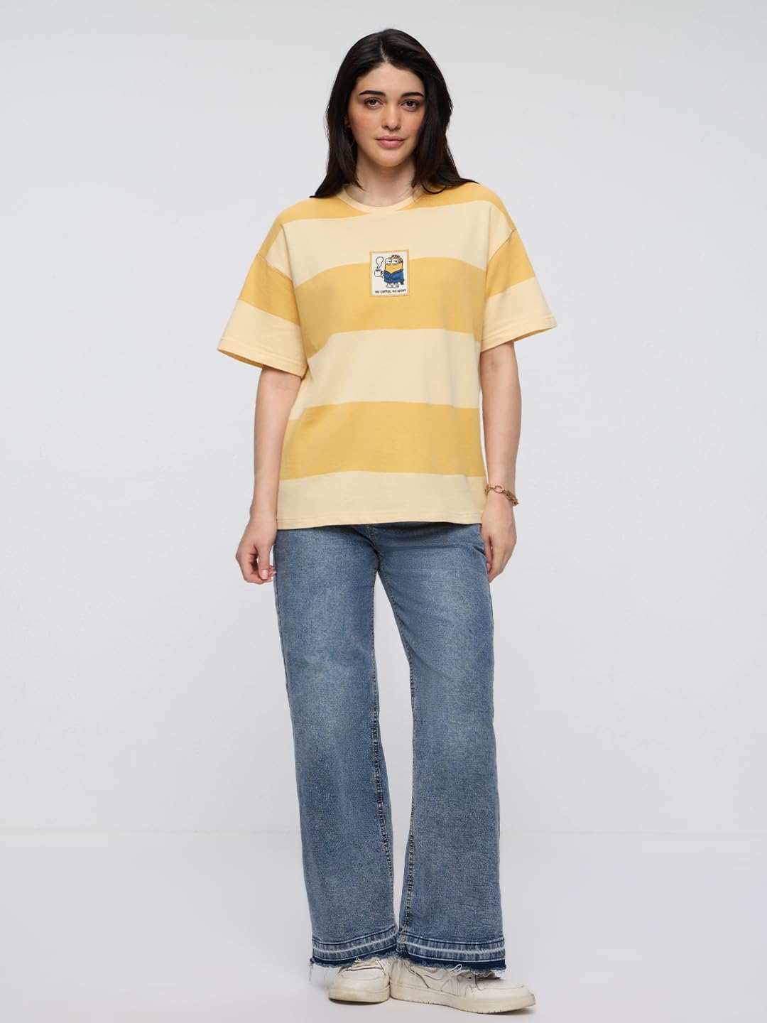The Souled Store Minions No Coffee T-shirt pour femme et fille, col rond, rayures jaunes et appliques, coton, léger, épaules dénudées, streetwear, décontracté, grand